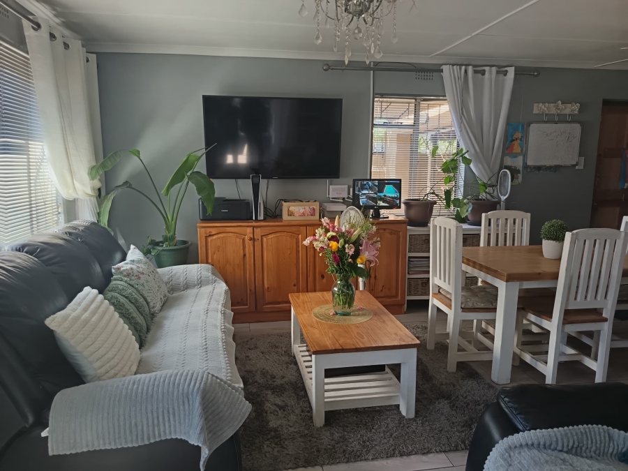 3 Bedroom Property for Sale in Esselenpark Western Cape